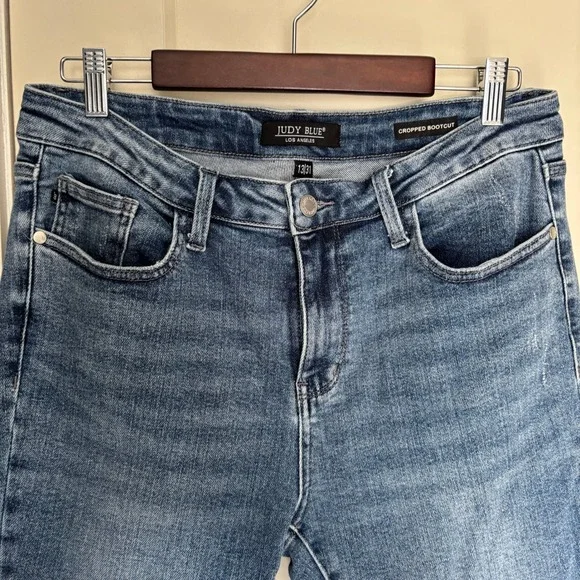 Judy Blue Cropped Bootcut Jeans Size 13/31 Medium Wash Distressed - Picture 2 of 7